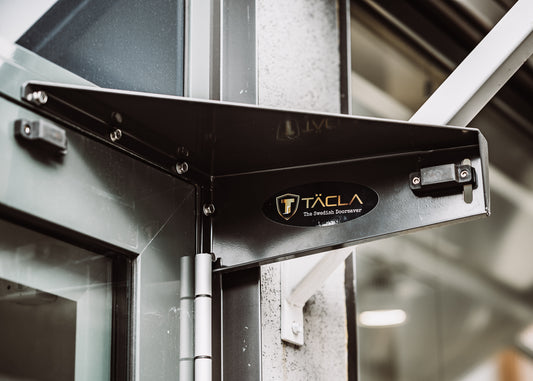 Dörrmagnet med uppställningsfunktion – håll dörren öppen på ett säkert och smidigt sätt